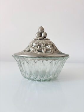 Vintage Hoosier Glass Bowl Candy Dish Pewter Pierced Filigree Lid Fruit Finial